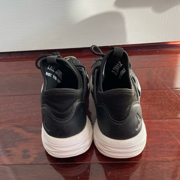 Reebok women’s hayashu astrofoam LTD sneakers - Picture 4 of 6